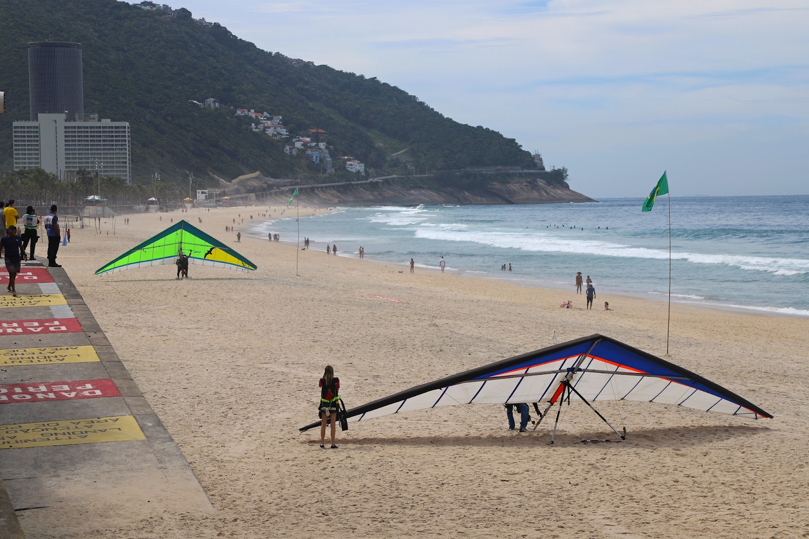 Deltaplani sulla Spiaggia di S&atilde;o Conrado