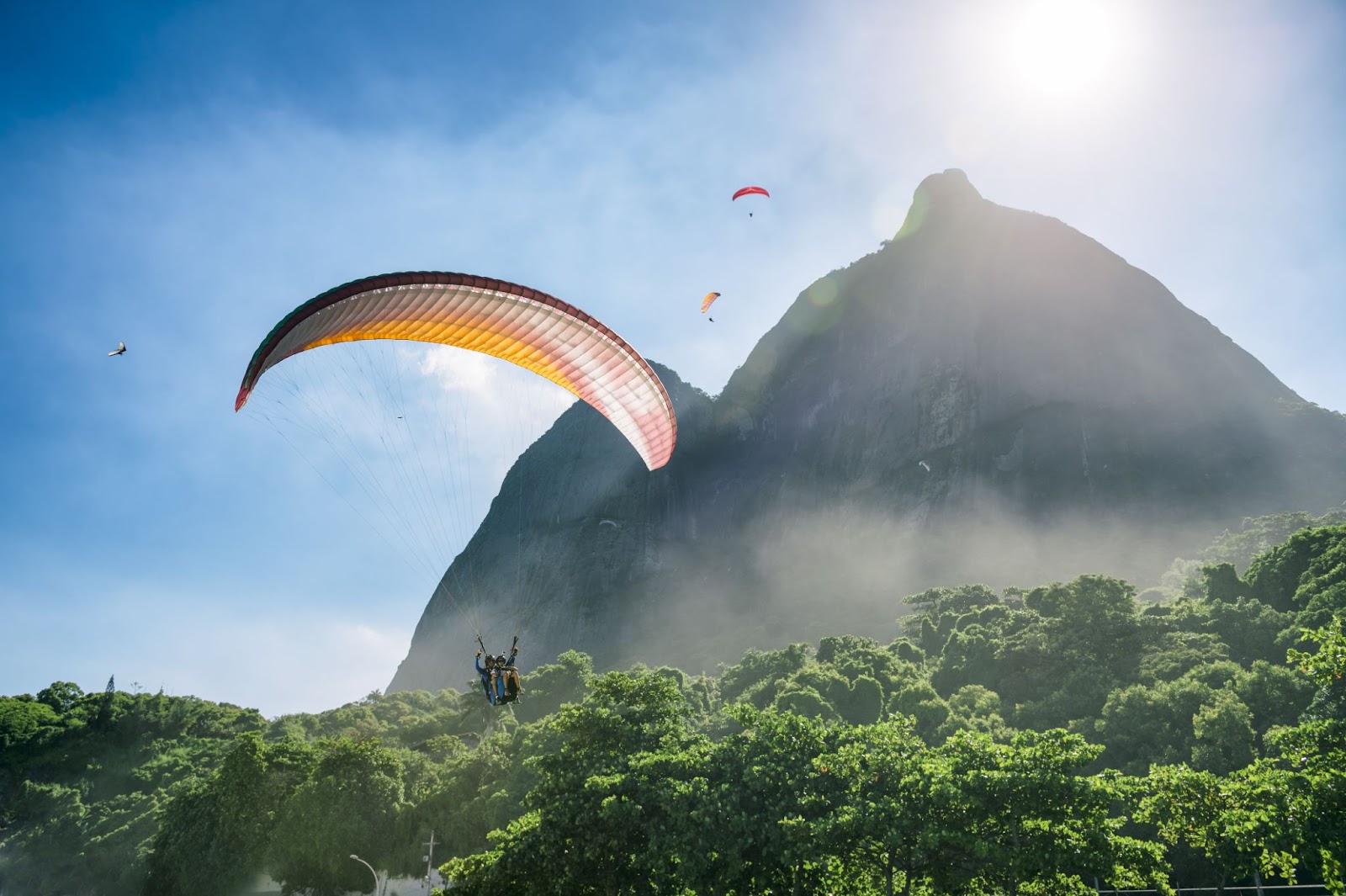 Parapendio sulla Pedra da G&aacute;vea