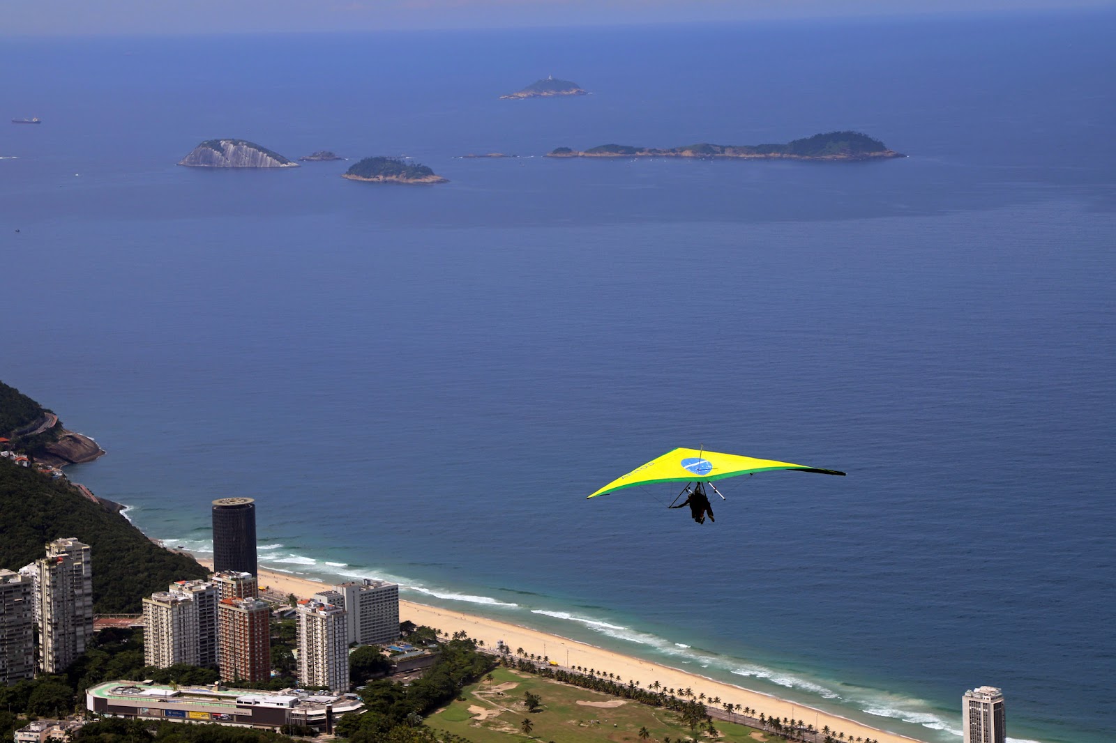 Volo in deltaplano sulla Spiaggia di S&atilde;o Conrado